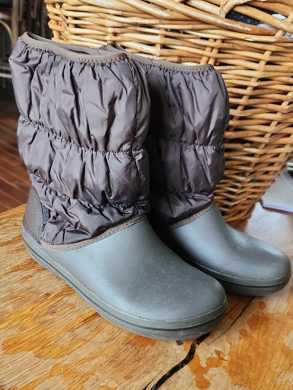 Crocs‎ brown women’s winter snow wate boots women’s size 8 Waterproof